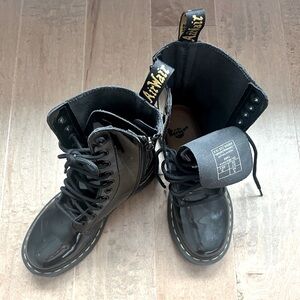 Dr. Martens
Women's 1460 Classic Patent Leather Combat Boots
Size 6
